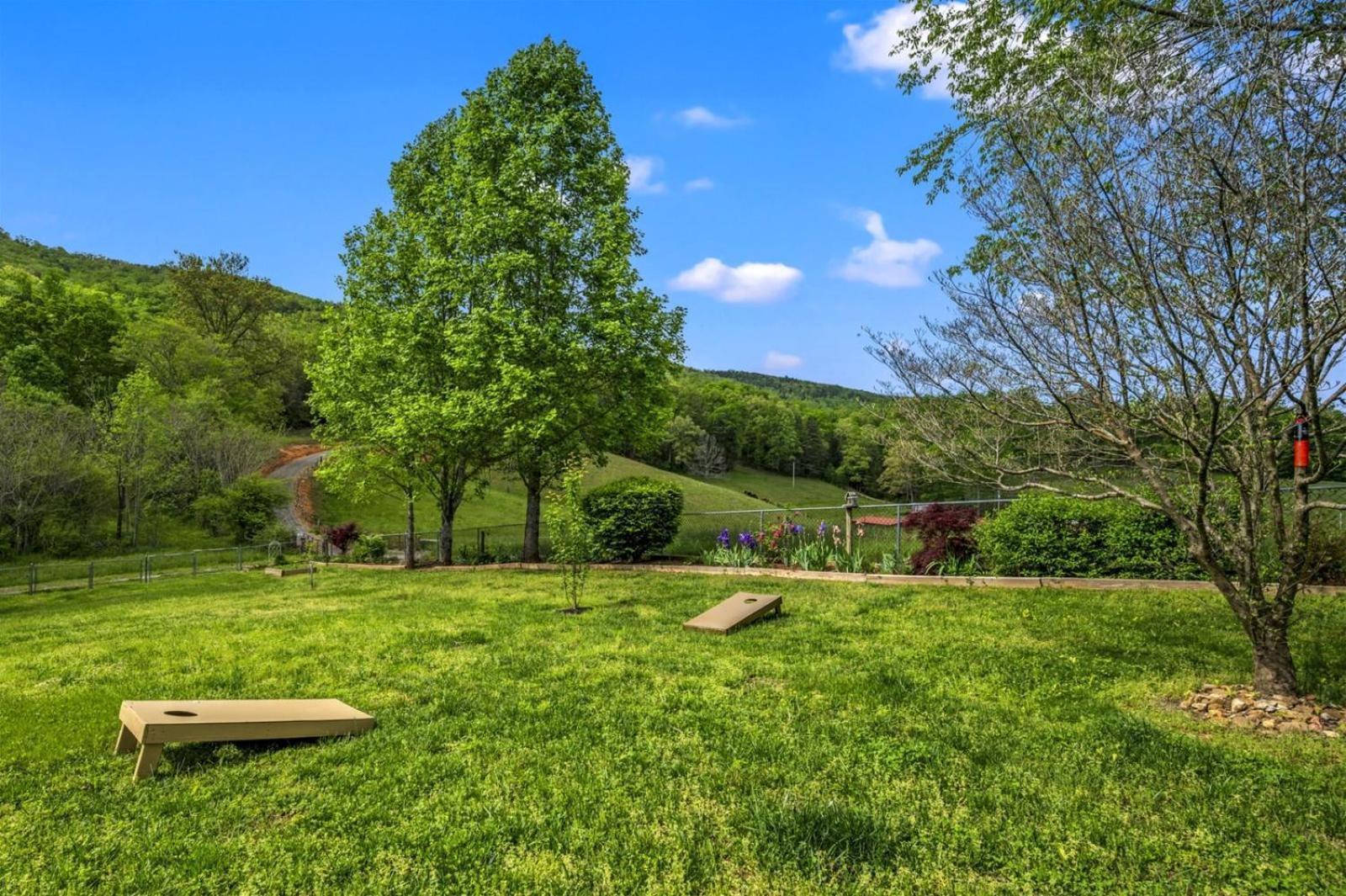 Hidden Star Hideaway-Blackberry Farm-Smoky Mtn Nat Park-Hot Tub- Fire Pit- Fenced Yard- Pet Friendly Walland Exterior photo