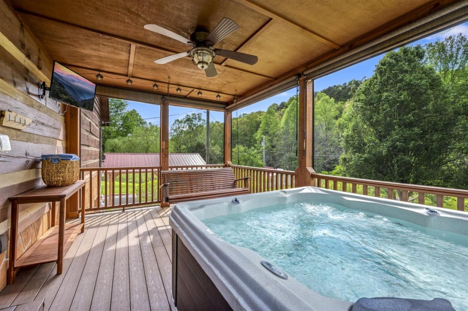 Hidden Star Hideaway-Blackberry Farm-Smoky Mtn Nat Park-Hot Tub- Fire Pit- Fenced Yard- Pet Friendly Walland Exterior photo